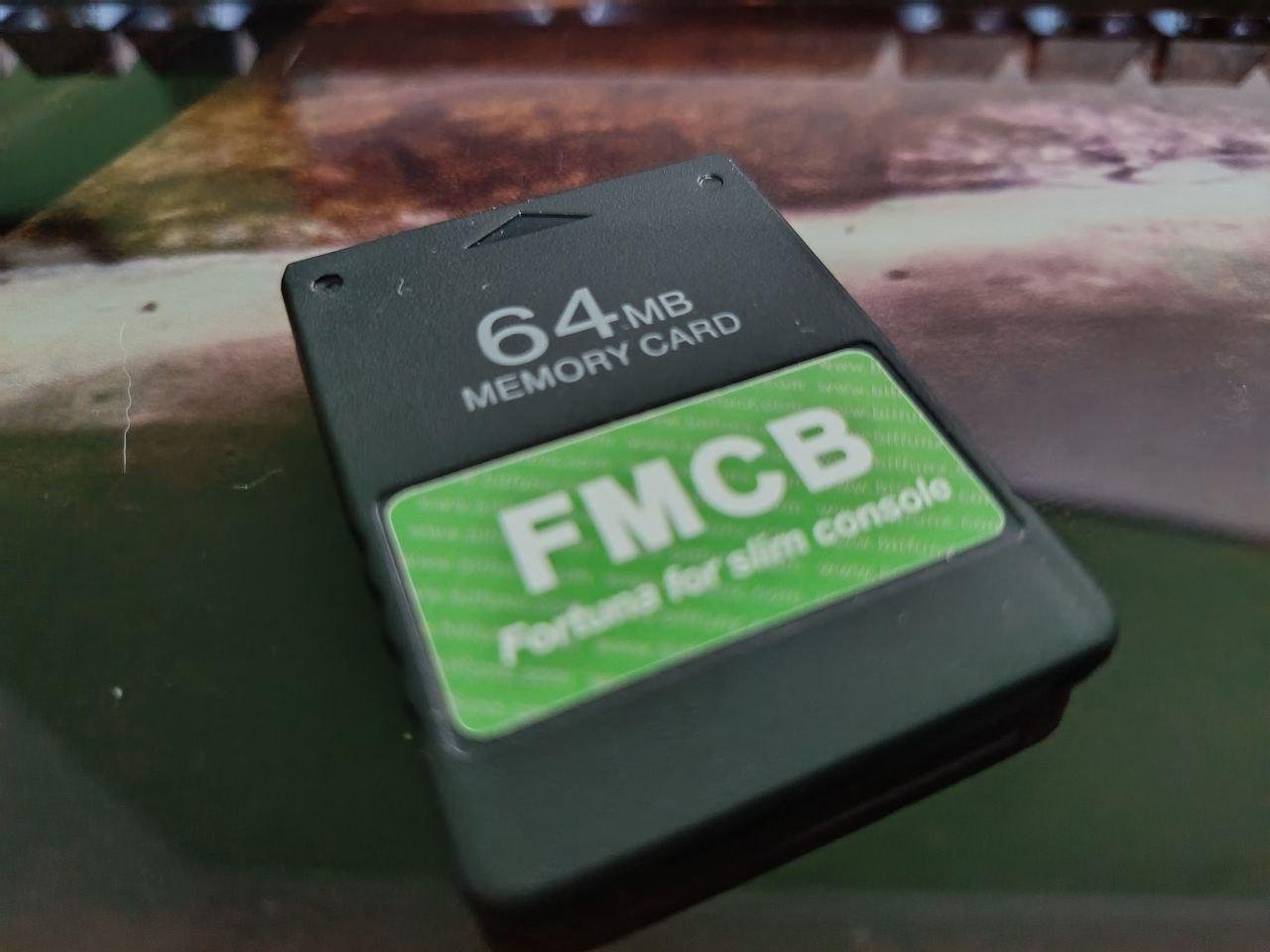 Memory Card com FMCB conectado, essencial para jogar PS2 sem leitor via USB