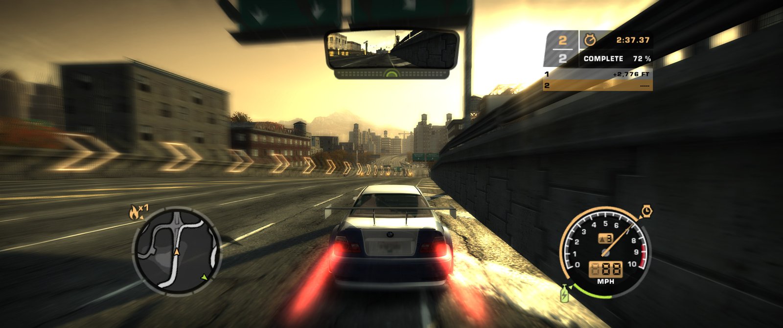 Need for Speed Most Wanted em corrida ultrawide no SpeedBreaker, com estrada e câmera atrás do carro