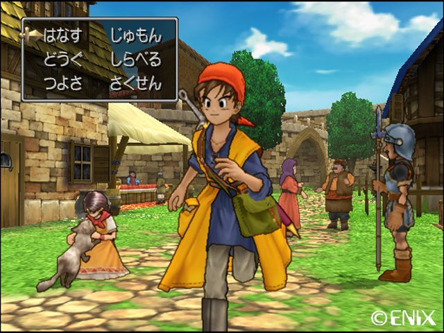 Protagonista de Dragon Quest VIII caminha por vila com casas de pedra e personagens