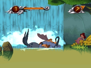 Hércules enfrenta um centauro diante de cachoeira com Meg ao lado no Disney's Hercules original de PS1
